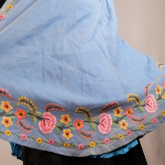 Floral Embroidered Blue Wool Cape Circa 1940s - Picture 6 of 10